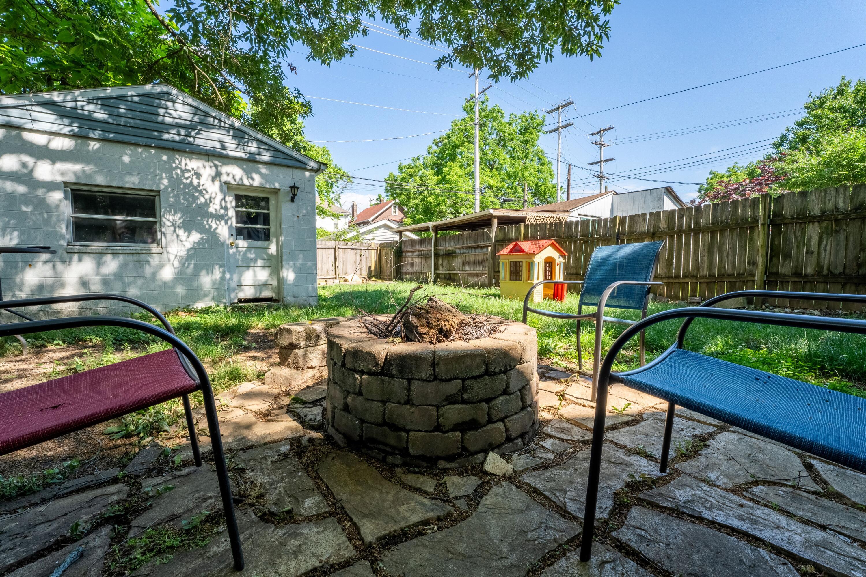 Photo 4 of 17 of 2534 Glenmawr Avenue house