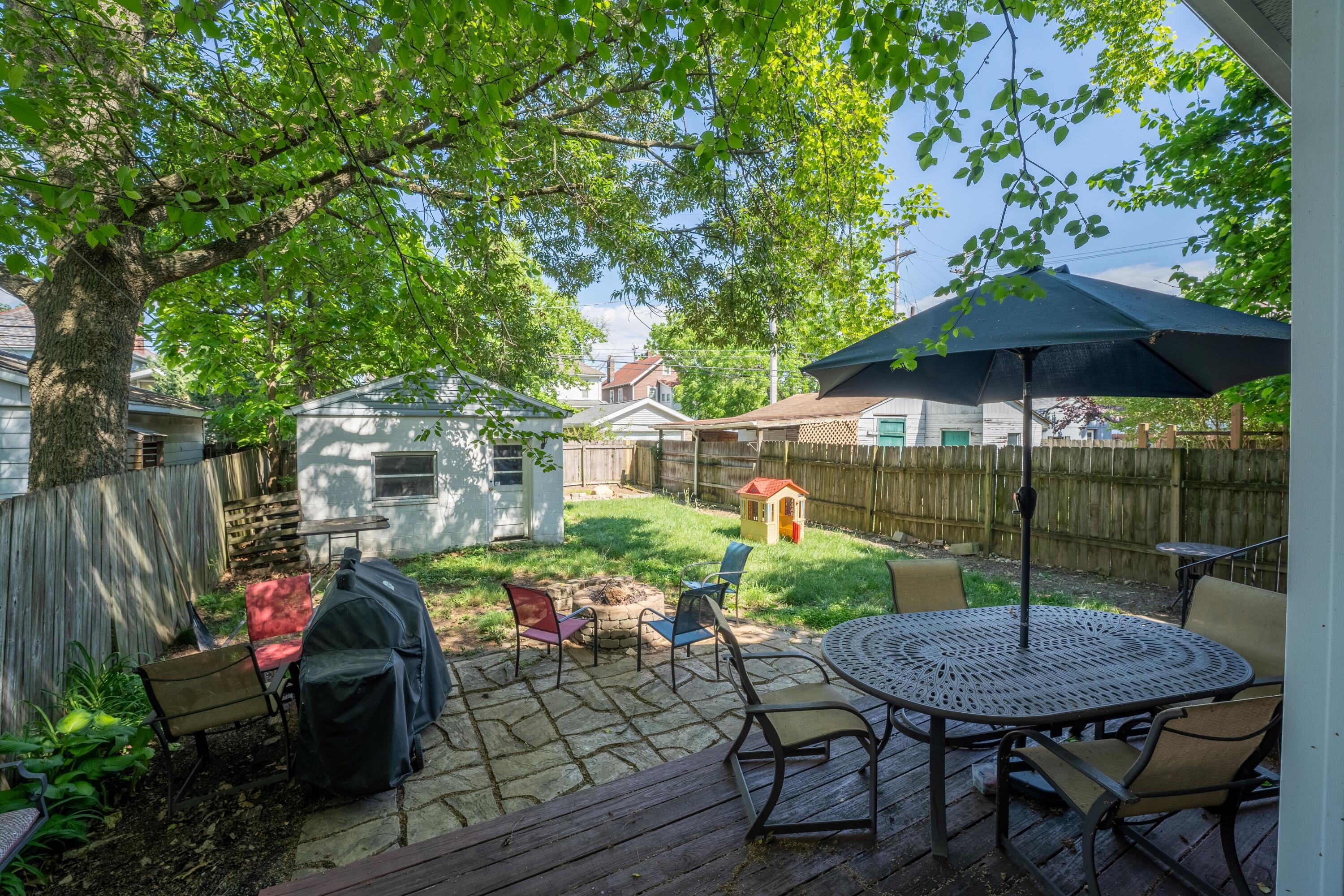 Photo 3 of 17 of 2534 Glenmawr Avenue house