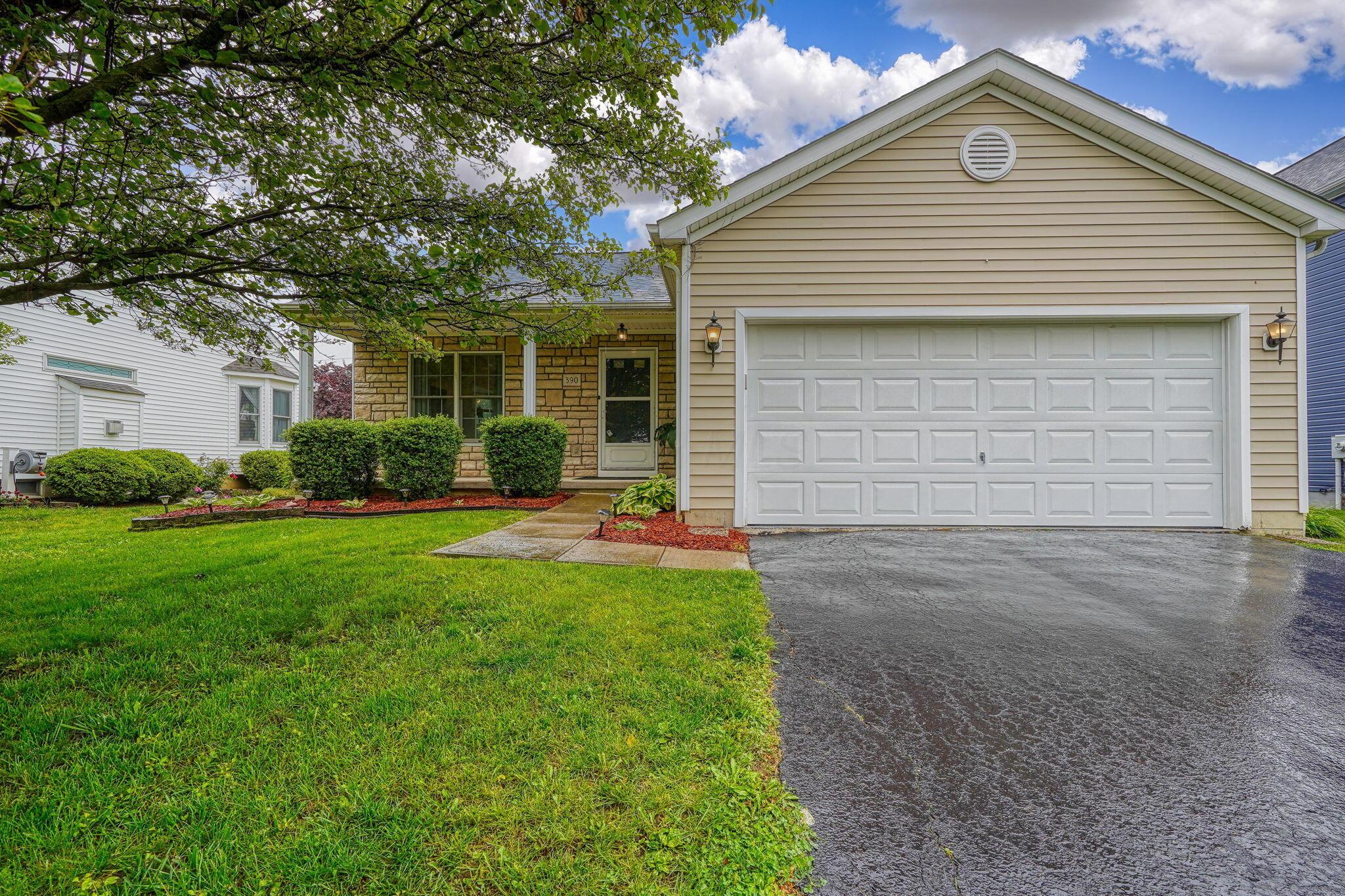 390 Wheatfield Drive, Delaware, Ohio image 1