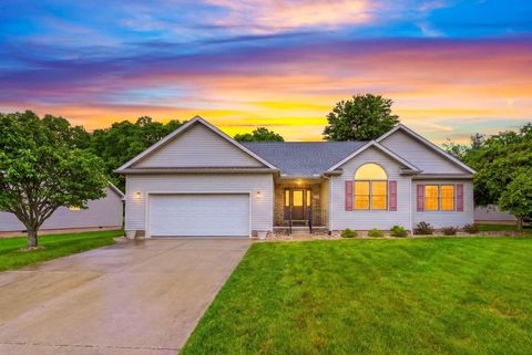 Photo of 886 Golfview Drive, Chillicothe, OH 45601 (MLS # 226018727)