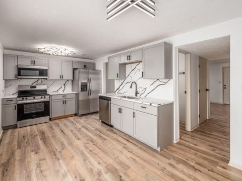 Tiny photo for 904 Kyle Avenue, Columbus, OH 43207 (MLS # 225037550)