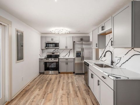 Tiny photo for 904 Kyle Avenue, Columbus, OH 43207 (MLS # 225037550)