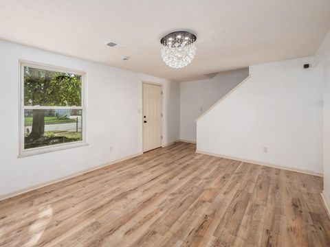 Tiny photo for 904 Kyle Avenue, Columbus, OH 43207 (MLS # 225037550)