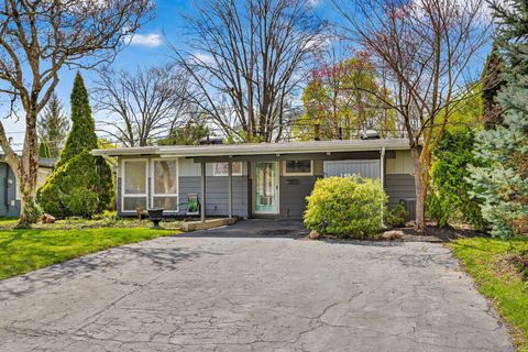 Photo of 2459 Edgevale Road, Columbus, OH 43221 (MLS # 226010865)