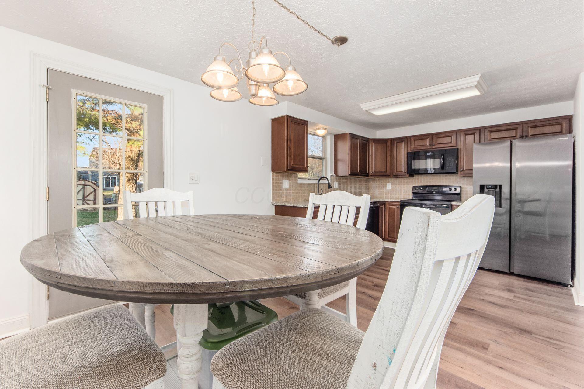 8651 Wilmette Court, Powell, Ohio image 10
