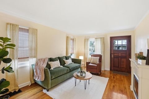 Photo of 2695 Bellwood Avenue, Columbus, OH 43209 (MLS # 225044271)