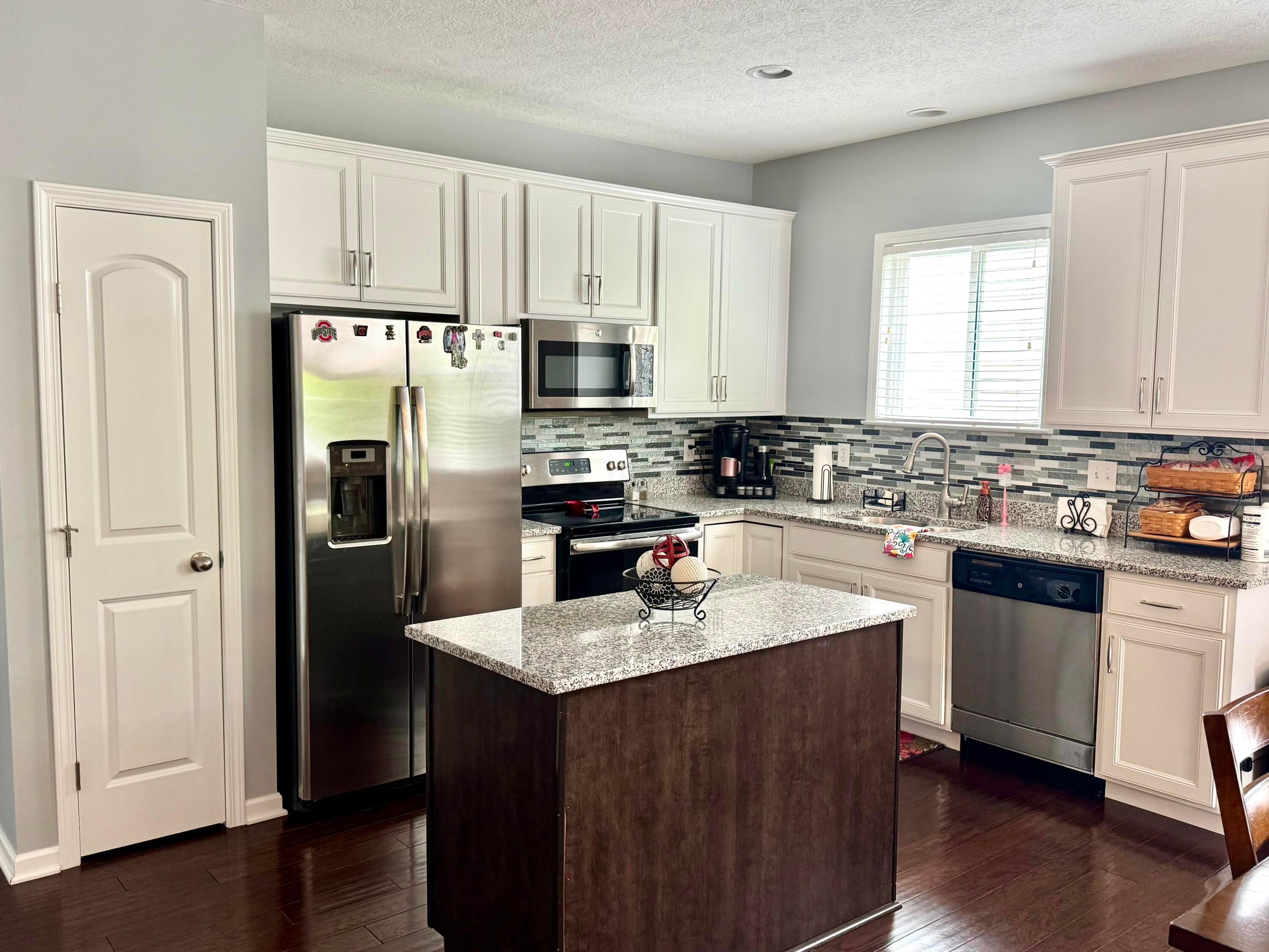2243 Holiday Valley Drive, Grove City, Ohio image 2