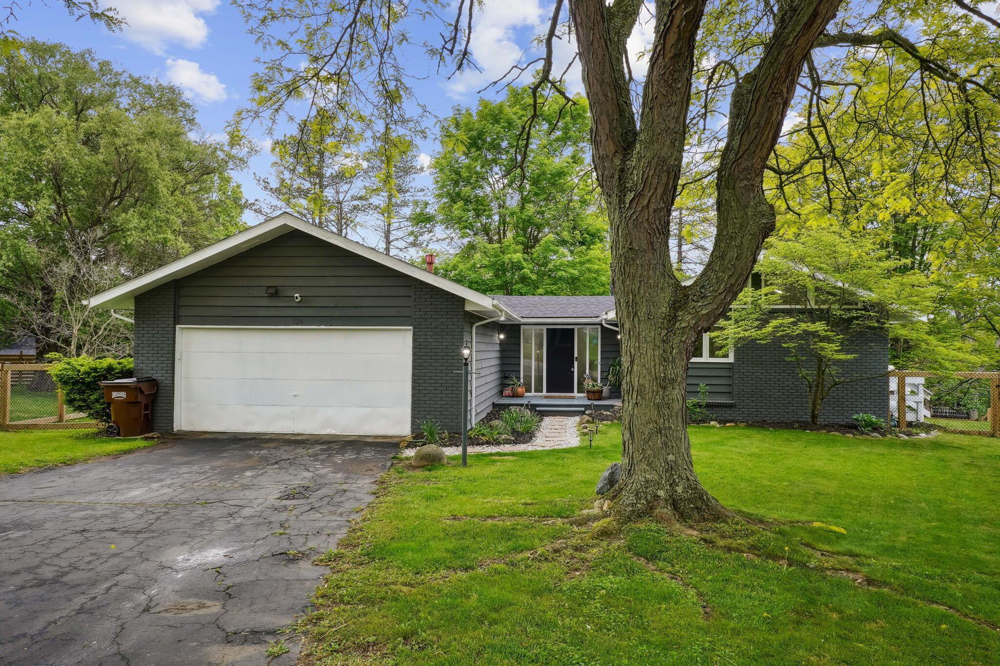 710 Cloverleaf Court, Mansfield, Ohio image 2