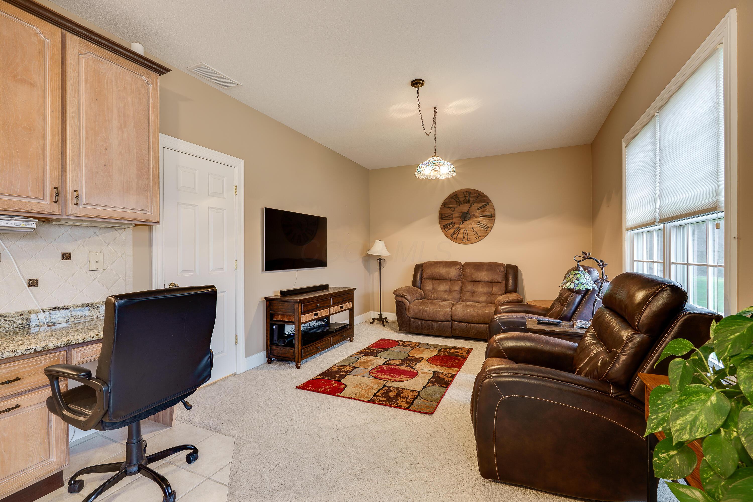 4254 Hummingbird Way, Springfield, Ohio image 25