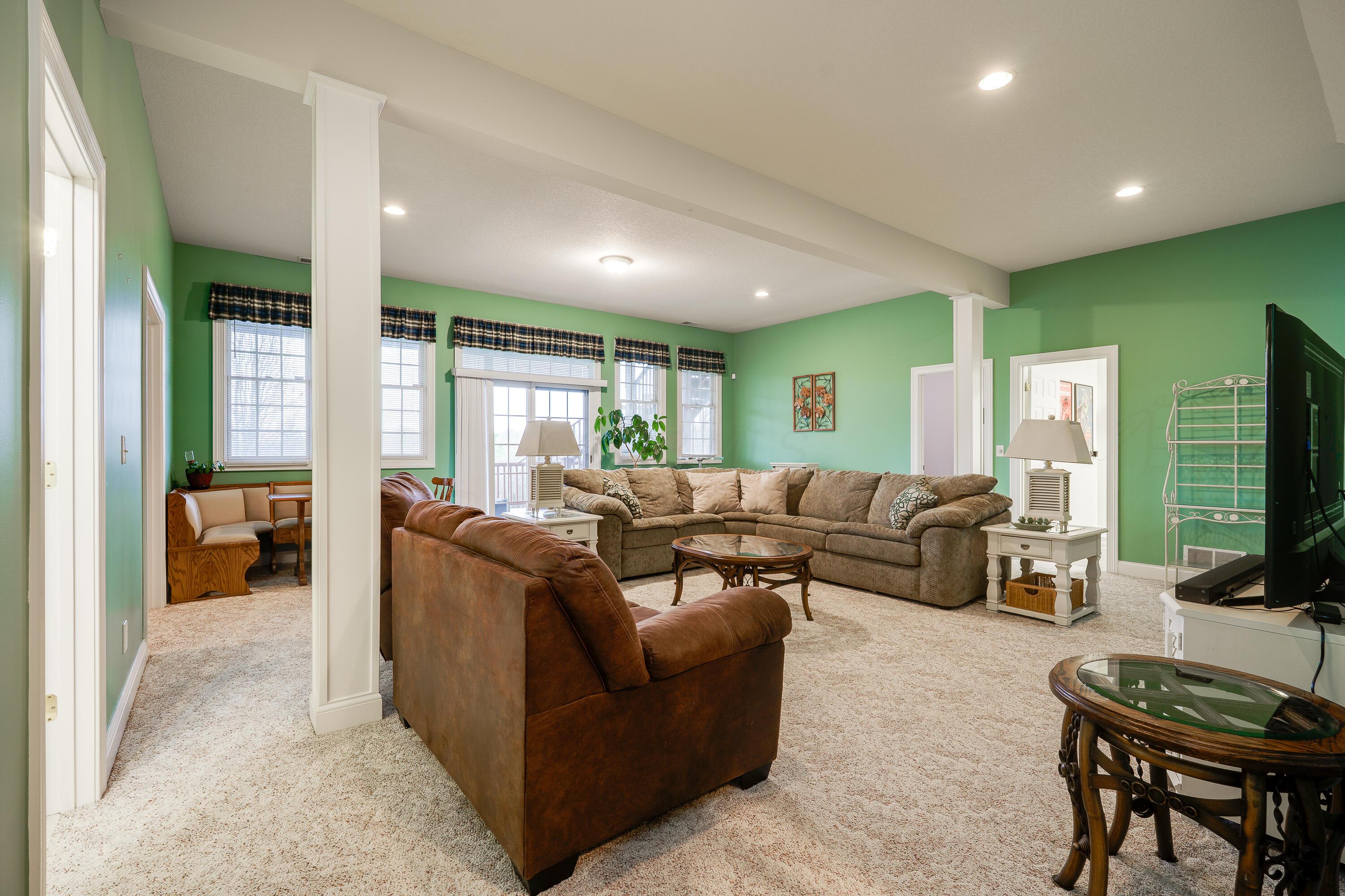 4254 Hummingbird Way, Springfield, Ohio image 37