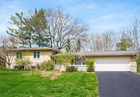 Photo of 2252 Johnston Road, Columbus, OH 43220 (MLS # 226010808)
