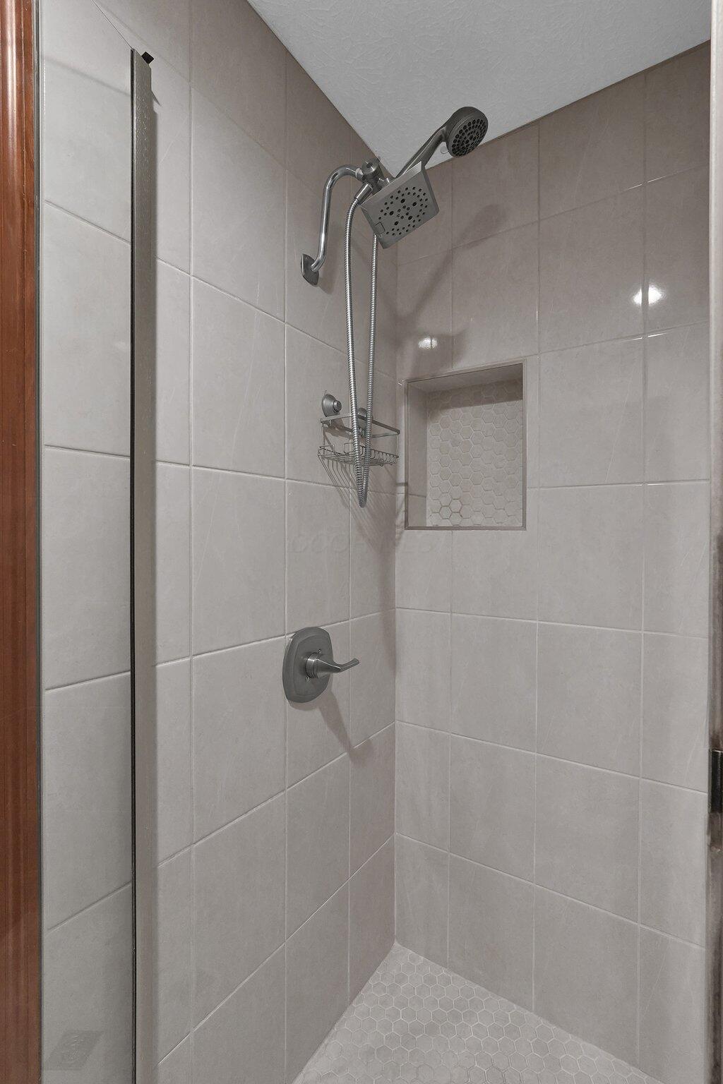 8017 Oakwind Court, Westerville, Ohio image 28