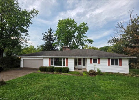 Photo of 756 Ridgewood Drive, Coshocton, OH 43812 (MLS # 226033594)