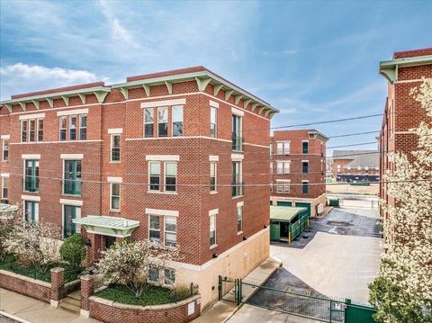 Photo of 115 E Noble Street 3 #3, Columbus, OH 43215 (MLS # 226000883)