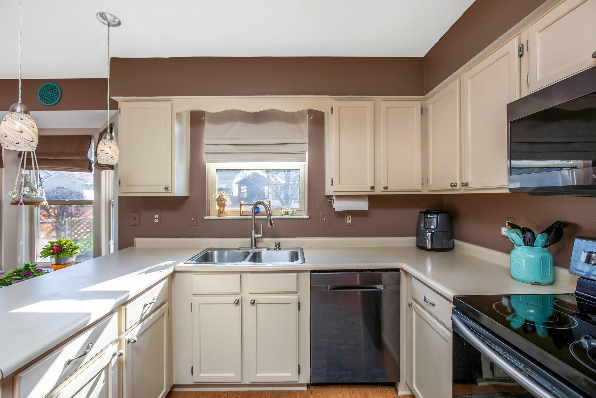3274 Tumwater Valley Drive, Pickerington, Ohio image 14