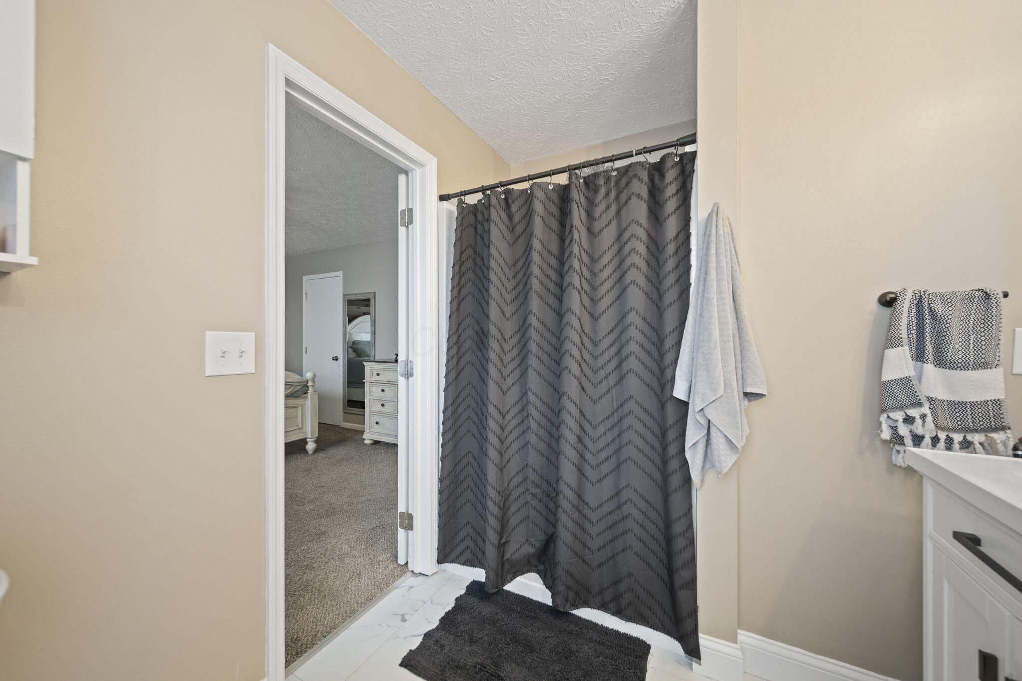 1400 Wild Horse Drive, Grove City, Ohio image 25