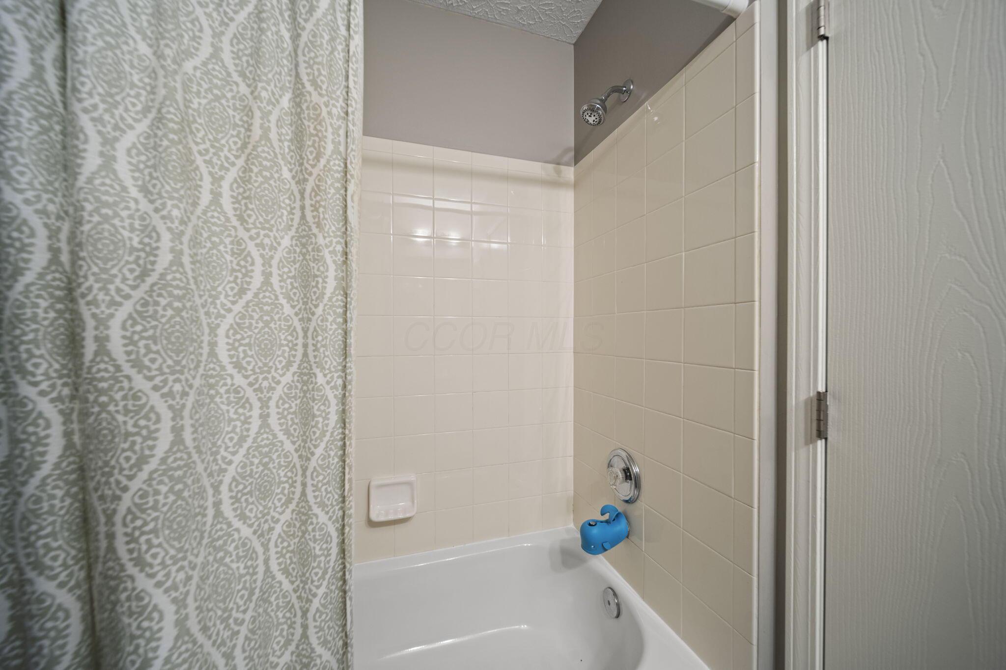 1400 Wild Horse Drive, Grove City, Ohio image 37