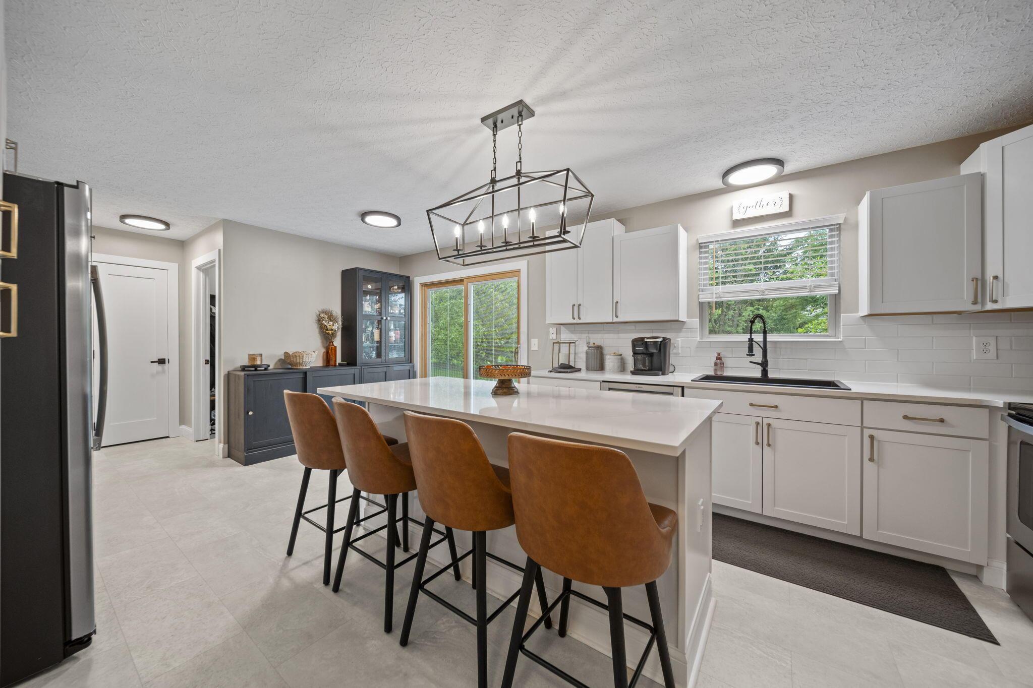 1400 Wild Horse Drive, Grove City, Ohio image 8