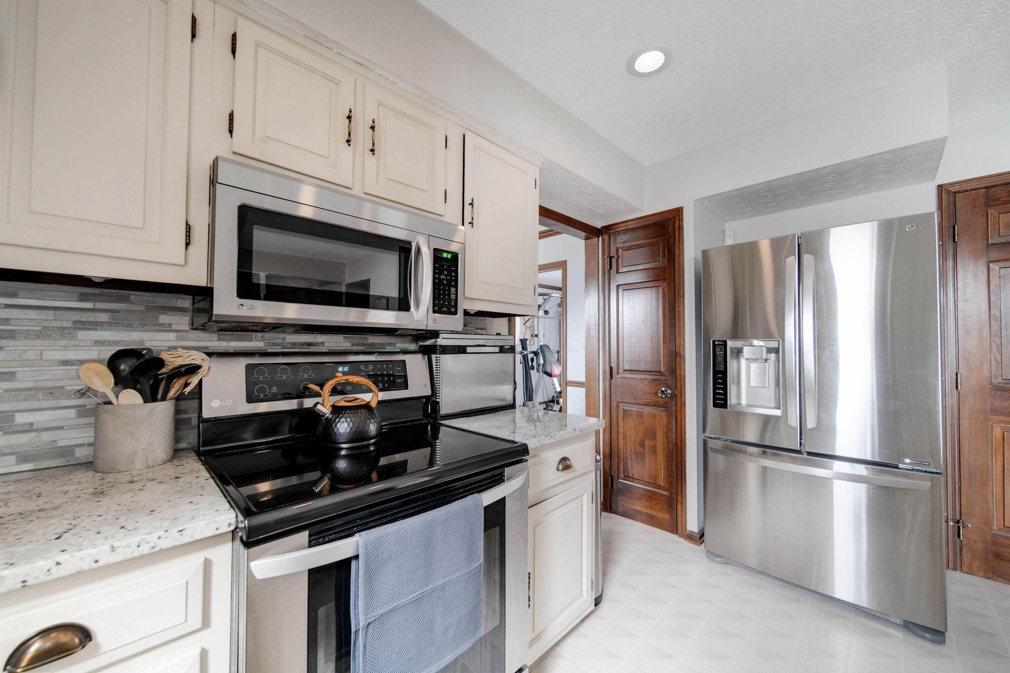 8735 Ramblewood Court, Pickerington, Ohio image 12