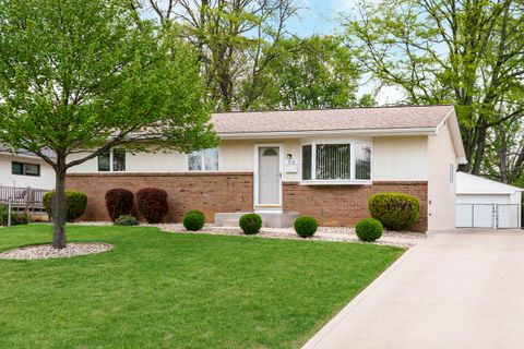 Photo of 318 E Stanton Avenue, Columbus, OH 43214 (MLS # 226013544)
