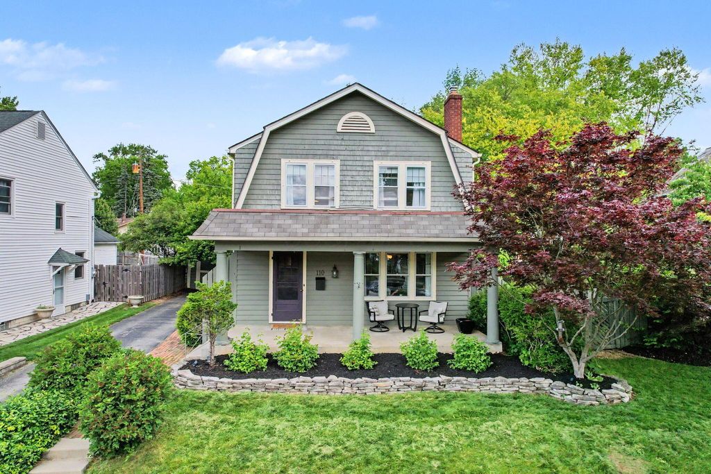 Photo of 110 W Dunedin Road, Columbus, OH 43214 (MLS # 226017837)