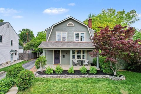 Photo of 110 W Dunedin Road, Columbus, OH 43214 (MLS # 226017837)