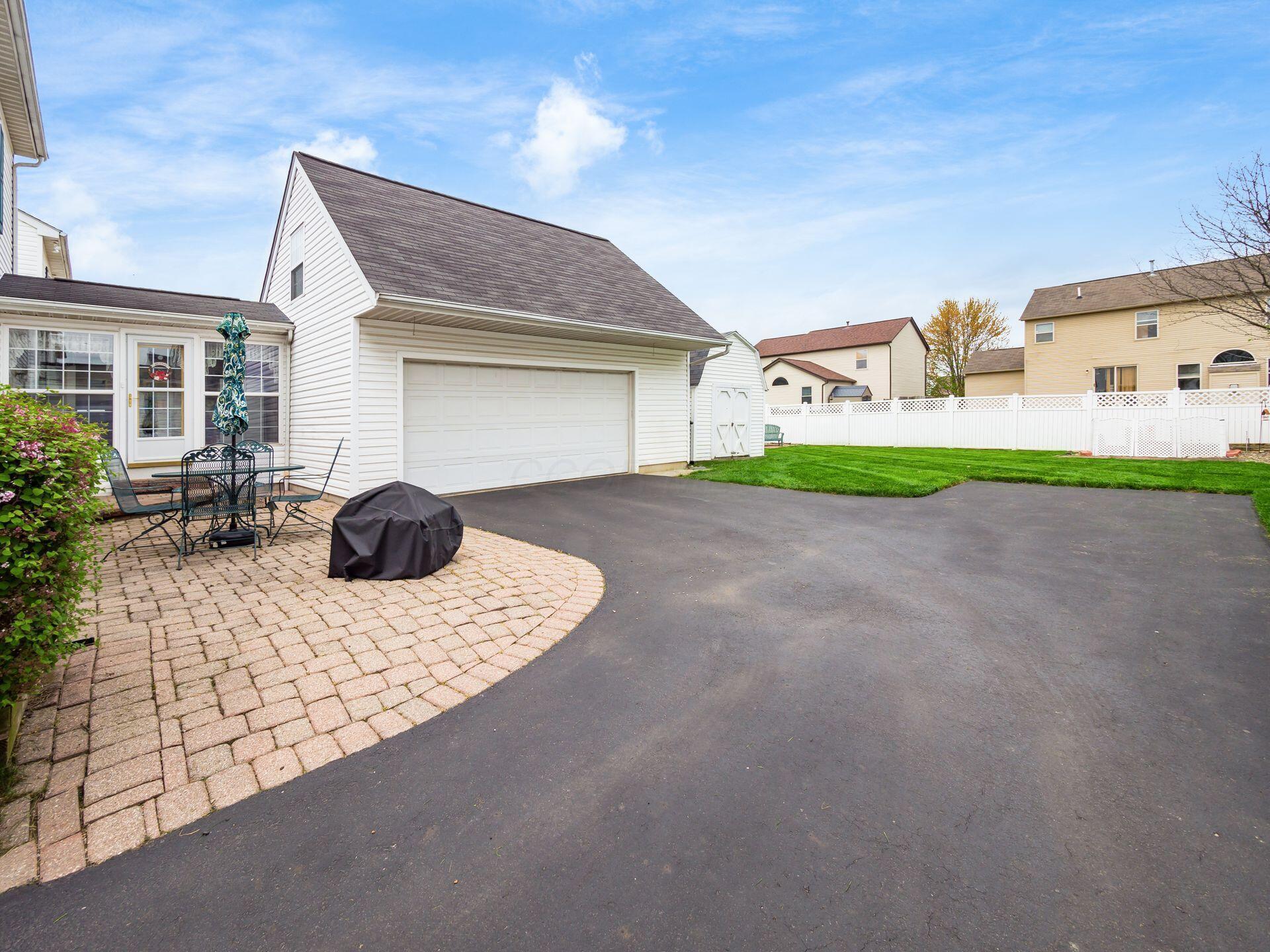 4456 Alameda Drive, Grove City, Ohio image 6