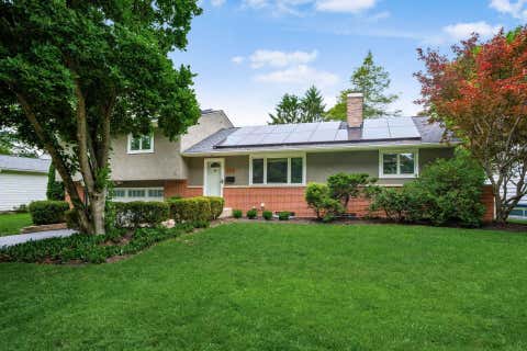 Photo of 258 Sinsbury Drive N, Worthington, OH 43085 (MLS # 226023045)