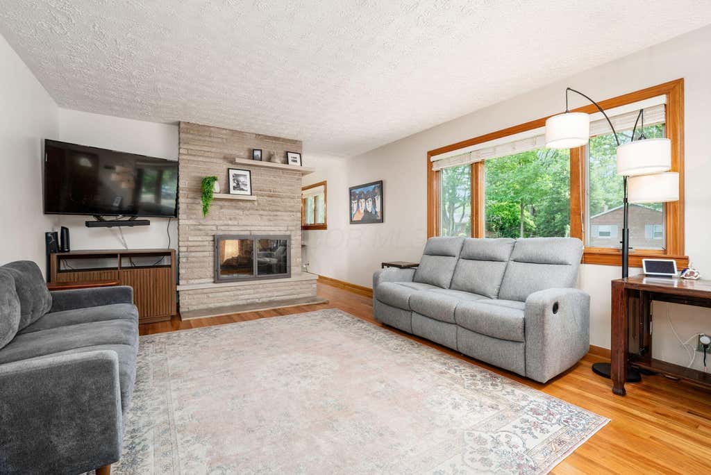Photo of 258 Sinsbury Drive N, Worthington, OH 43085 (MLS # 226023045)