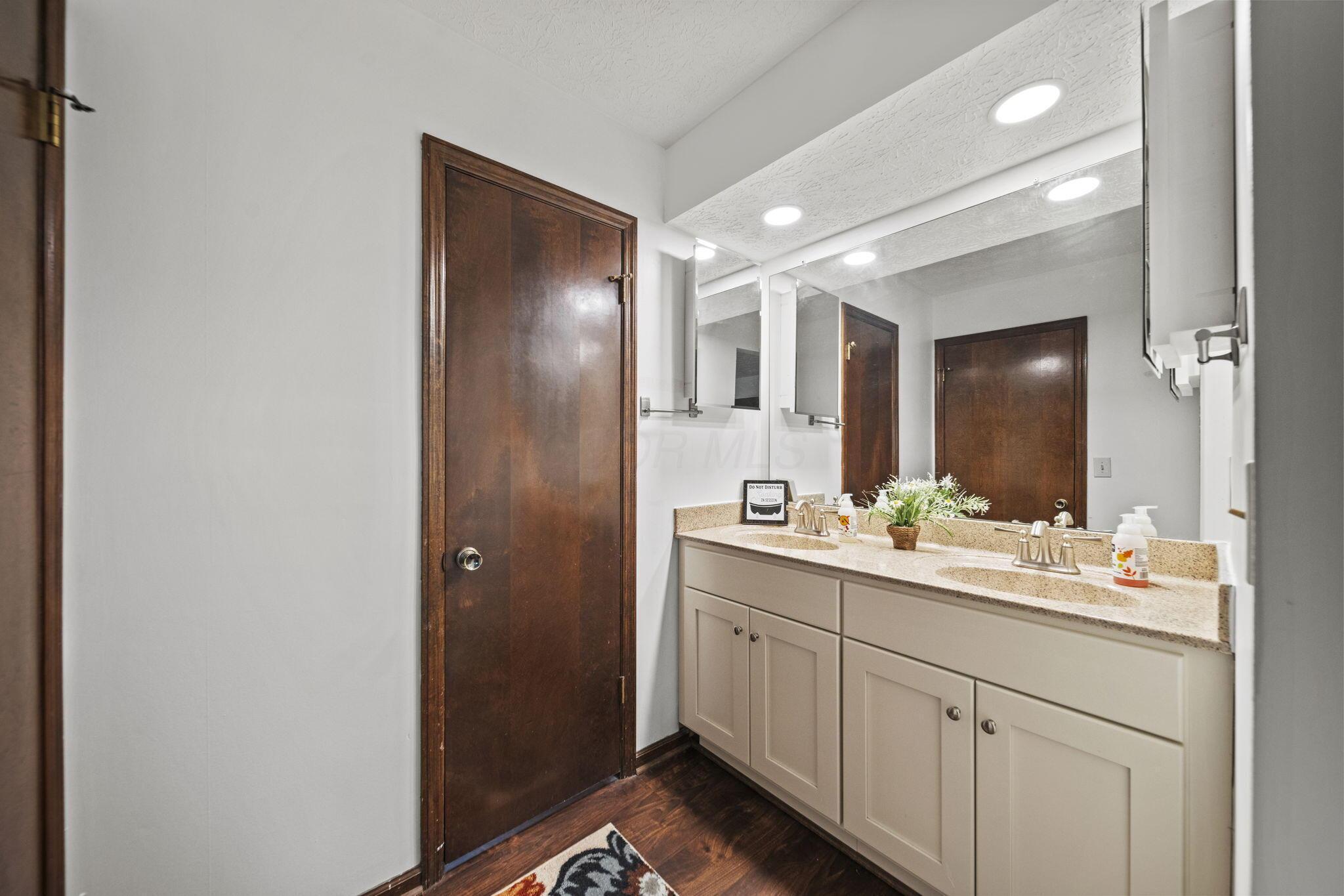 2403 Olde Sawmill Boulevard, Dublin, Ohio image 28