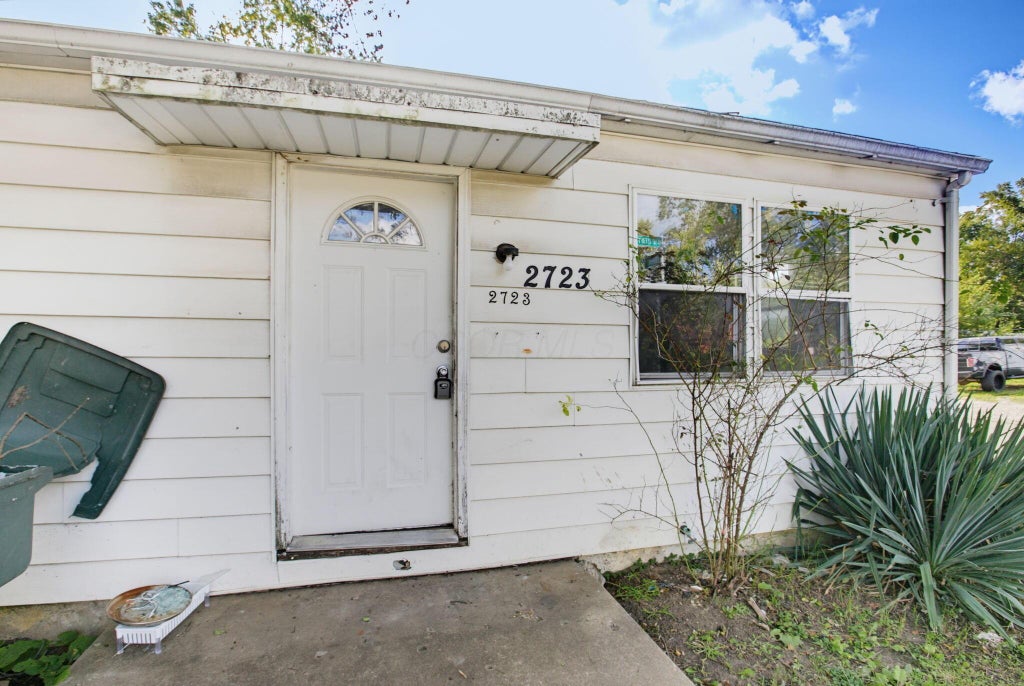 Photo of 2723 Mcguffey Road, Columbus, OH 43211 (MLS # 226032237)