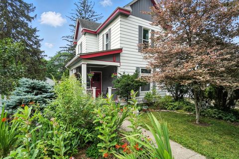 Photo of 117 W Como Avenue, Columbus, OH 43202 (MLS # 225025511)