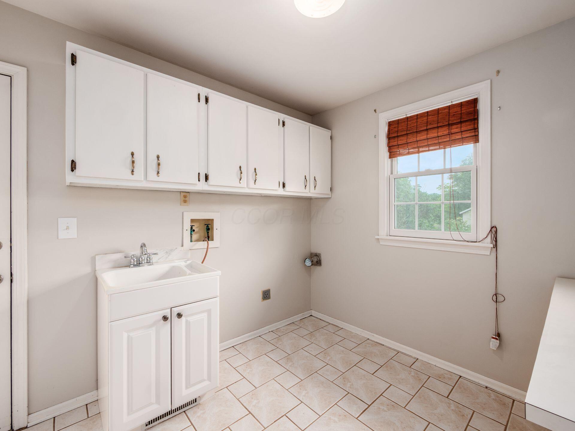3435 Rolling Hills Lane, Grove City, Ohio image 24