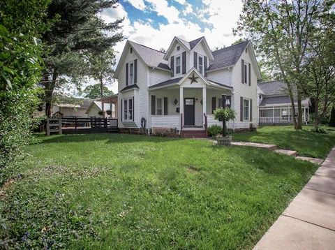 Photo of 518 E Hamtramck Street, Mount Vernon, OH 43050 (MLS # 226016847)