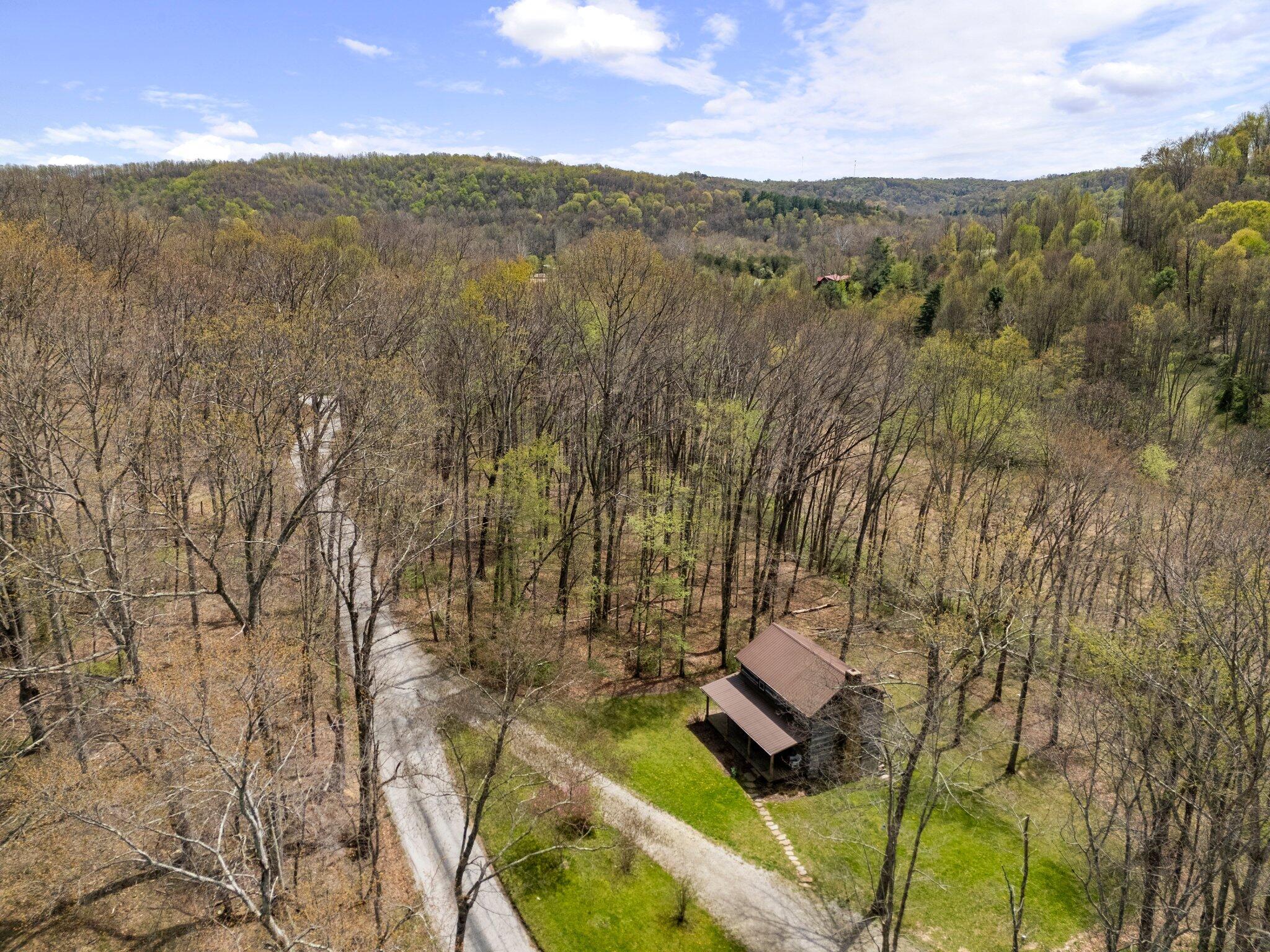 14635 Little Cola Road, Rockbridge, Ohio image 3