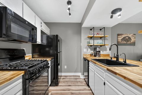 Photo of 5500 Valencia Park Boulevard 1E #1E, Hilliard, OH 43026 (MLS # 225040020) Photo of 5500 Valencia Park Boulevard 1E #1E, Hilliard, OH 43026 (MLS # 225040020)