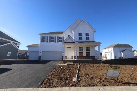 Photo of 302 Reign Way, Pataskala, OH 43062 (MLS # 225045261)