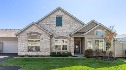 Photo of 424 Stoneshire Loop, Pataskala, OH 43062 (MLS # 226038510)