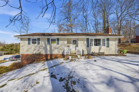 Photo of 975 Blossom Lane, Zanesville, OH 43701 (MLS # 226004144)