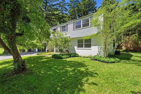 Photo of 4071 Clearview Avenue, Columbus, OH 43220 (MLS # 226016336)