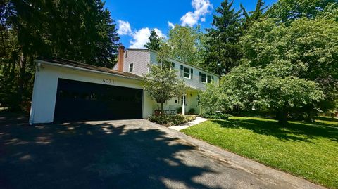 Photo of 4071 Clearview Avenue, Columbus, OH 43220 (MLS # 226016336)