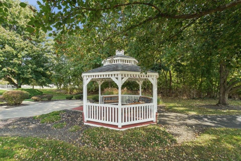 Tiny photo for 185 Groveport Pike 14D #14D, Canal Winchester, OH 43110 (MLS # 226039272)