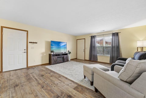 Tiny photo for 185 Groveport Pike 14D #14D, Canal Winchester, OH 43110 (MLS # 226039272)