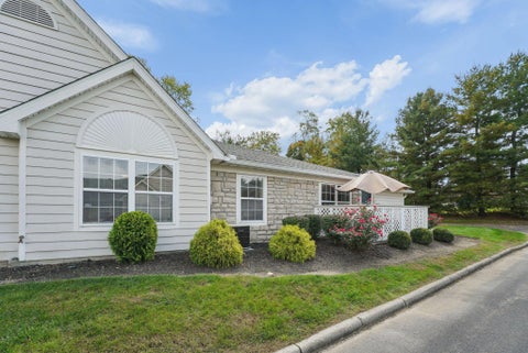 Tiny photo for 185 Groveport Pike 14D #14D, Canal Winchester, OH 43110 (MLS # 226039272)