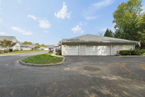 Tiny photo for 185 Groveport Pike 14D #14D, Canal Winchester, OH 43110 (MLS # 226039272)
