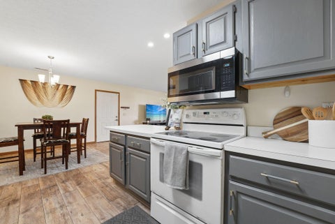 Tiny photo for 185 Groveport Pike 14D #14D, Canal Winchester, OH 43110 (MLS # 226039272)