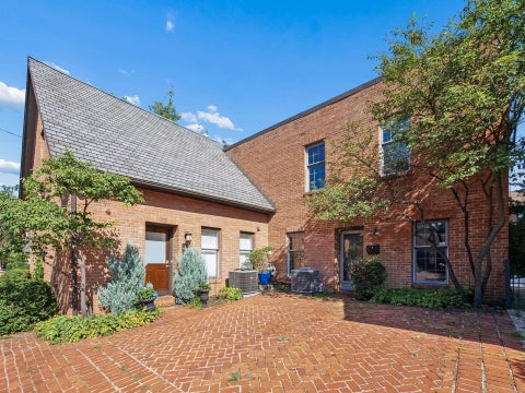Photo of 260 Jackson Street, Columbus, OH 43206 (MLS # 226035011)