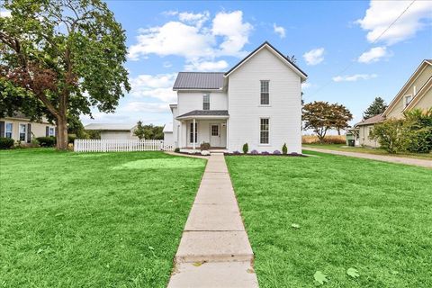 Photo of 728 N Oakland Street, Urbana, OH 43078 (MLS # 225039388)