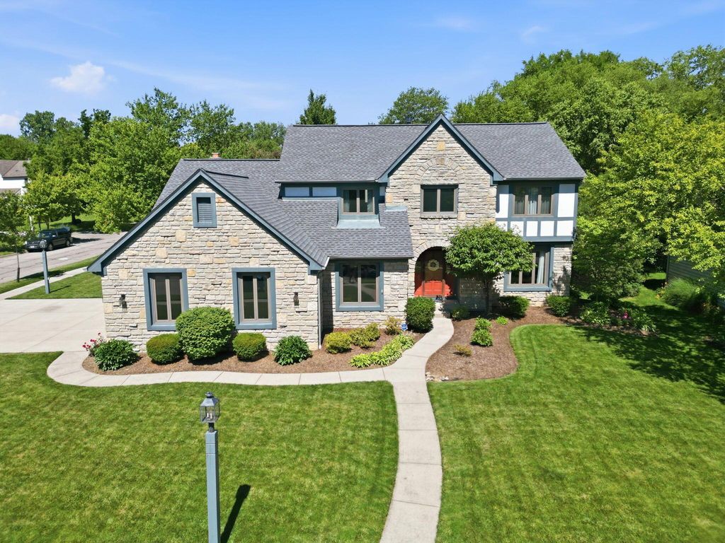 Photo of 2347 Collins Drive, Worthington, OH 43085 (MLS # 226022311)