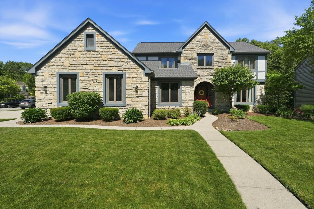 Photo of 2347 Collins Drive, Worthington, OH 43085 (MLS # 226022311)